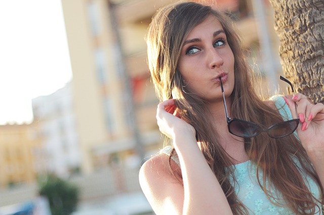 zamyšlená dívka